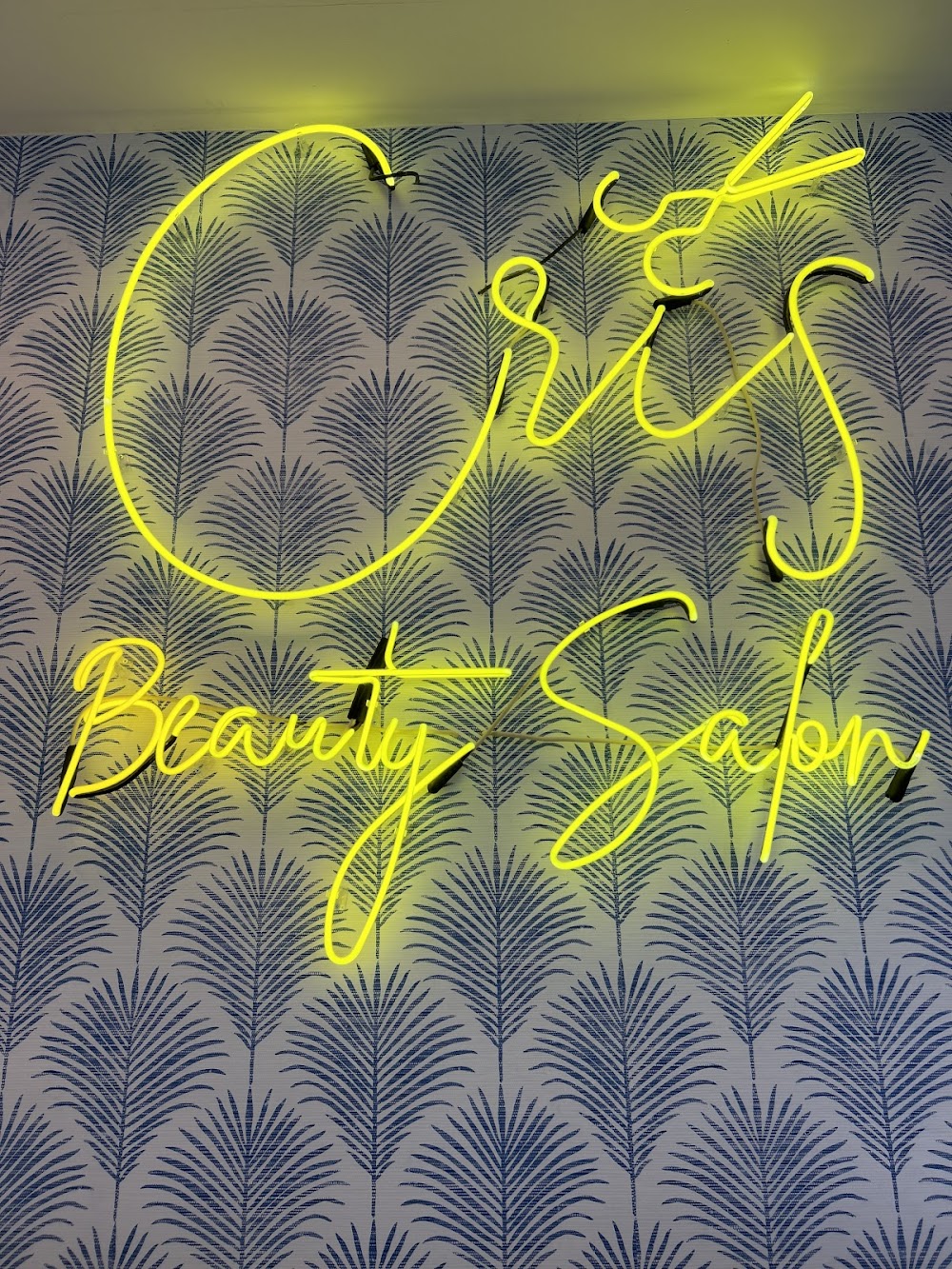 Cris beauty salon